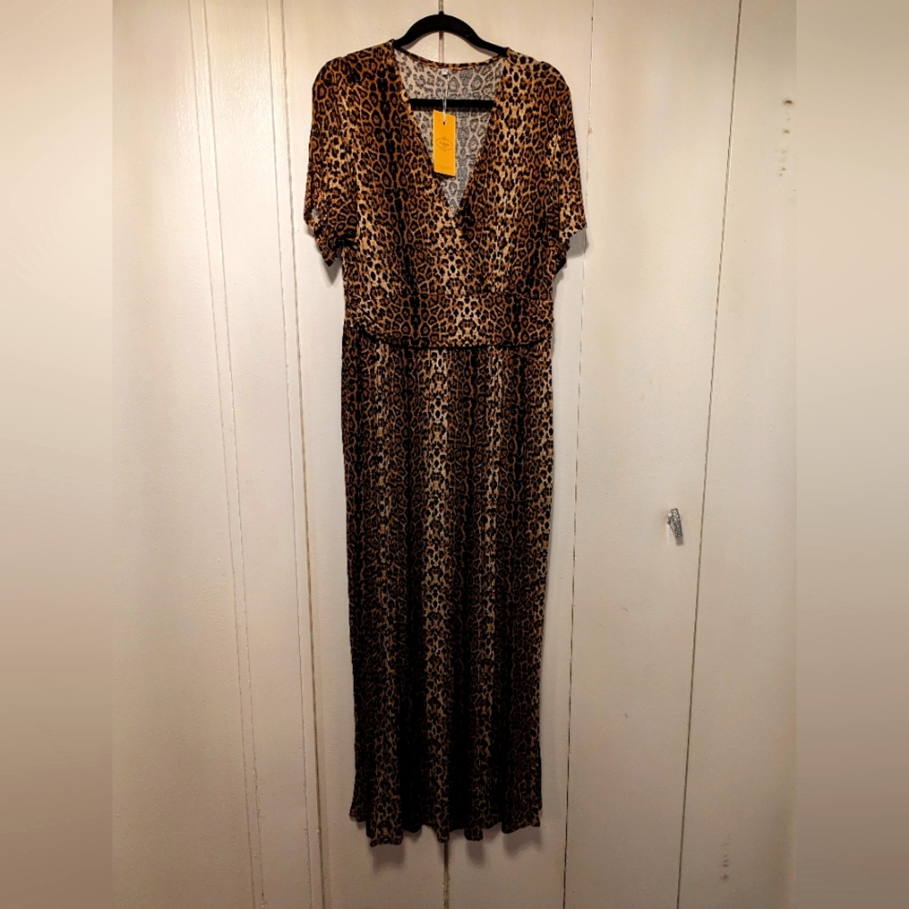 Leopard print shirt sleeve maxi dress with pockets